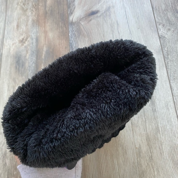 Insulated Knitted Hat - Picture 2 of 3